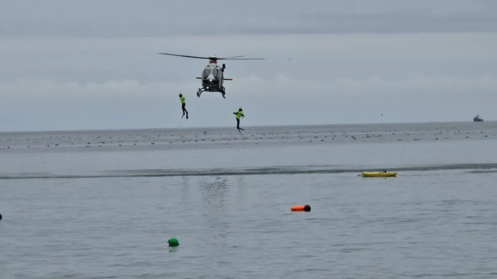 futuros-especialistas-gope-de-todo-chile-culminan-exigente-entrenamiento-de-rescate-acuatico-en-guanaqueros