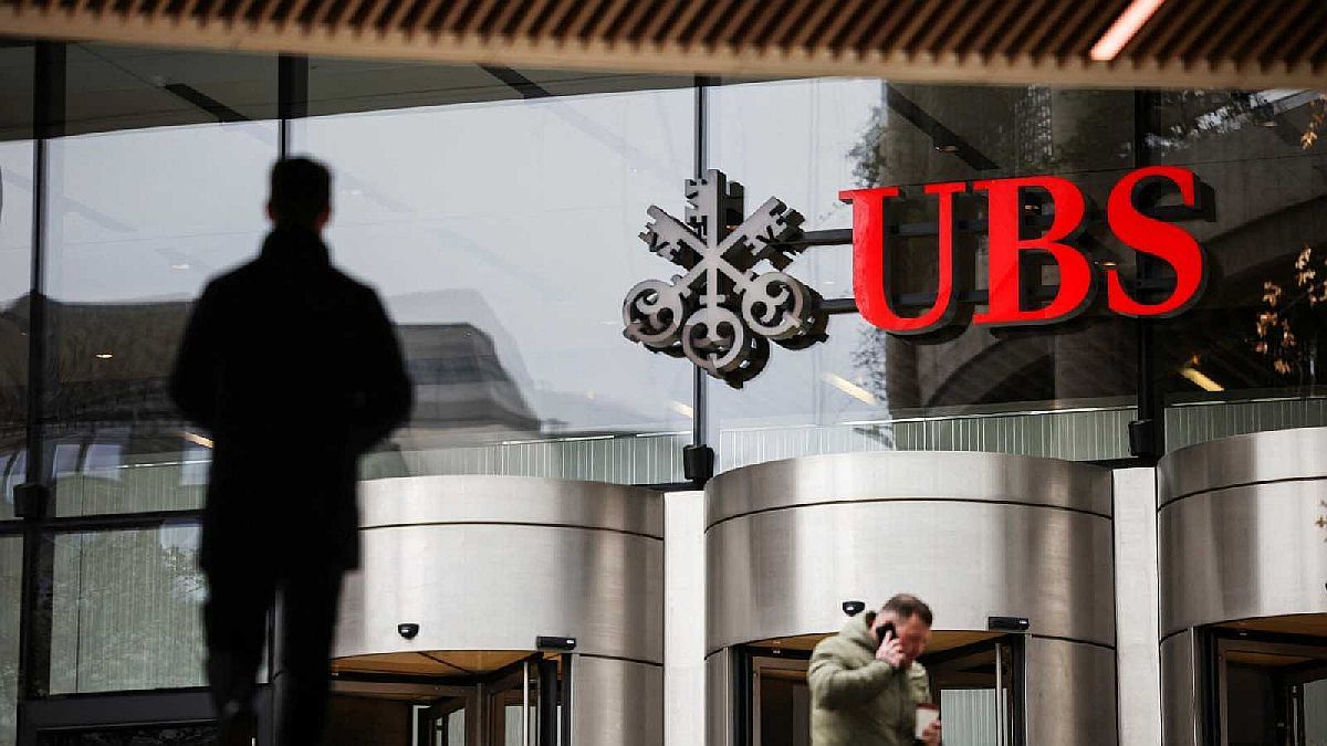 un-gran-banco-suizo-advierte-que-la-caida-del-salario-y-el-empleo-resienten-las-chances-electorales-de-javier-milei