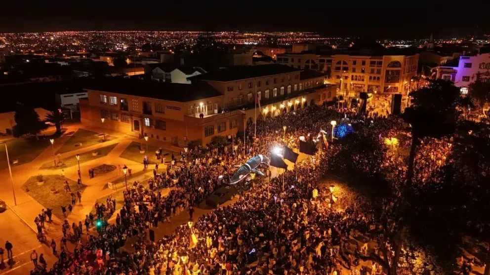 espectaculo-“oceano”-reunio-a-mas-de-5-mil-personas-en-el-casco-historico-de-la-serena