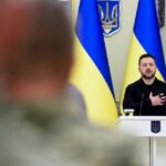 en-direct,-guerre-en-ukraine :-face-a-donald-trump,-qui-reclame-« un-nouveau-president »-a-kiev,-le-royaume-uni-assure-volodymyr-zelensky-de-sa-« totale-solidarite »