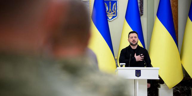 en-direct,-guerre-en-ukraine :-face-a-donald-trump,-qui-reclame-« un-nouveau-president »-a-kiev,-le-royaume-uni-assure-volodymyr-zelensky-de-sa-« totale-solidarite »