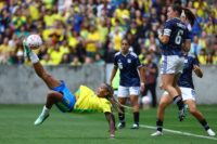 com-gol-de-bicicleta,-selecao-feminina-ganha-com-facilidade-da-argentina
