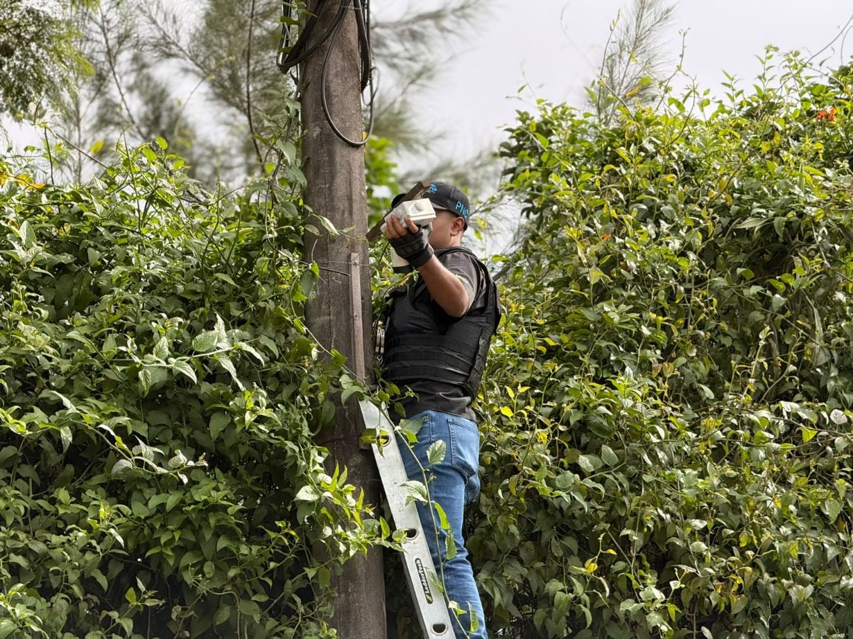 la-pnc-retira-14-camaras-de-videovigilancia-ilegales-en-santa-catarina-pinula