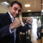 flavio-bolsonaro-cria-site-‘anti-fake-news’-em-que-se-compromete-com-ajuste-do-minimo-pela-inflacao