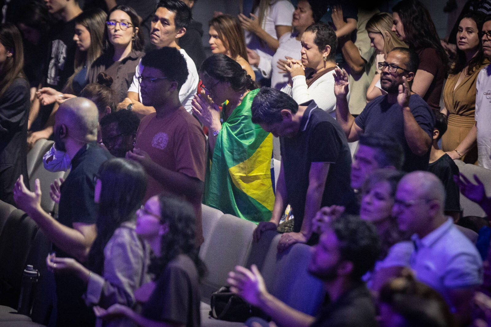 pesquisa-refuta-‘voto-de-cajado’-nas-igrejas:-propaganda-eleitoral-apareceu-em-3%