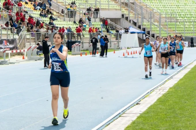 dos-jovenes-atletas-ovallinas-destacan-en-los-juegos-deportivos-escolares