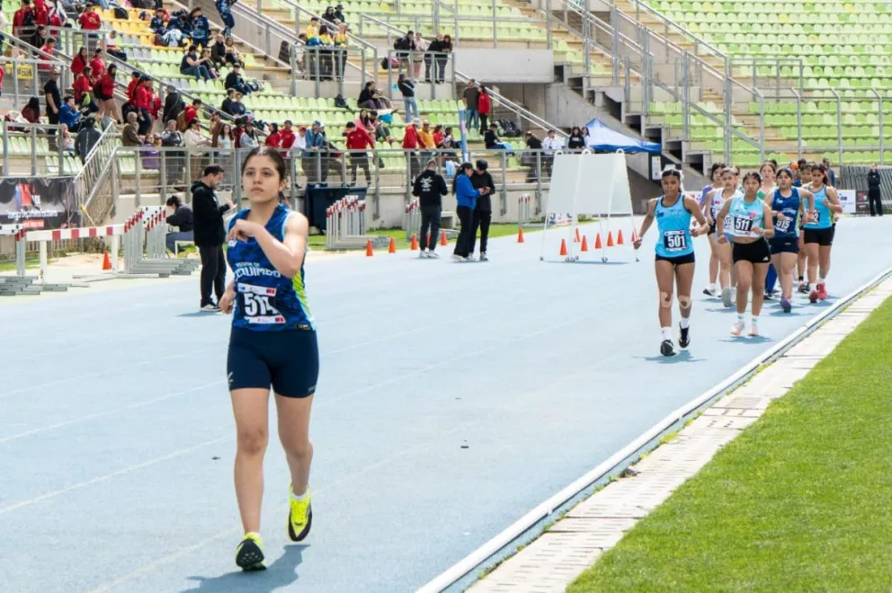 dos-jovenes-atletas-ovallinas-destacan-en-los-juegos-deportivos-escolares