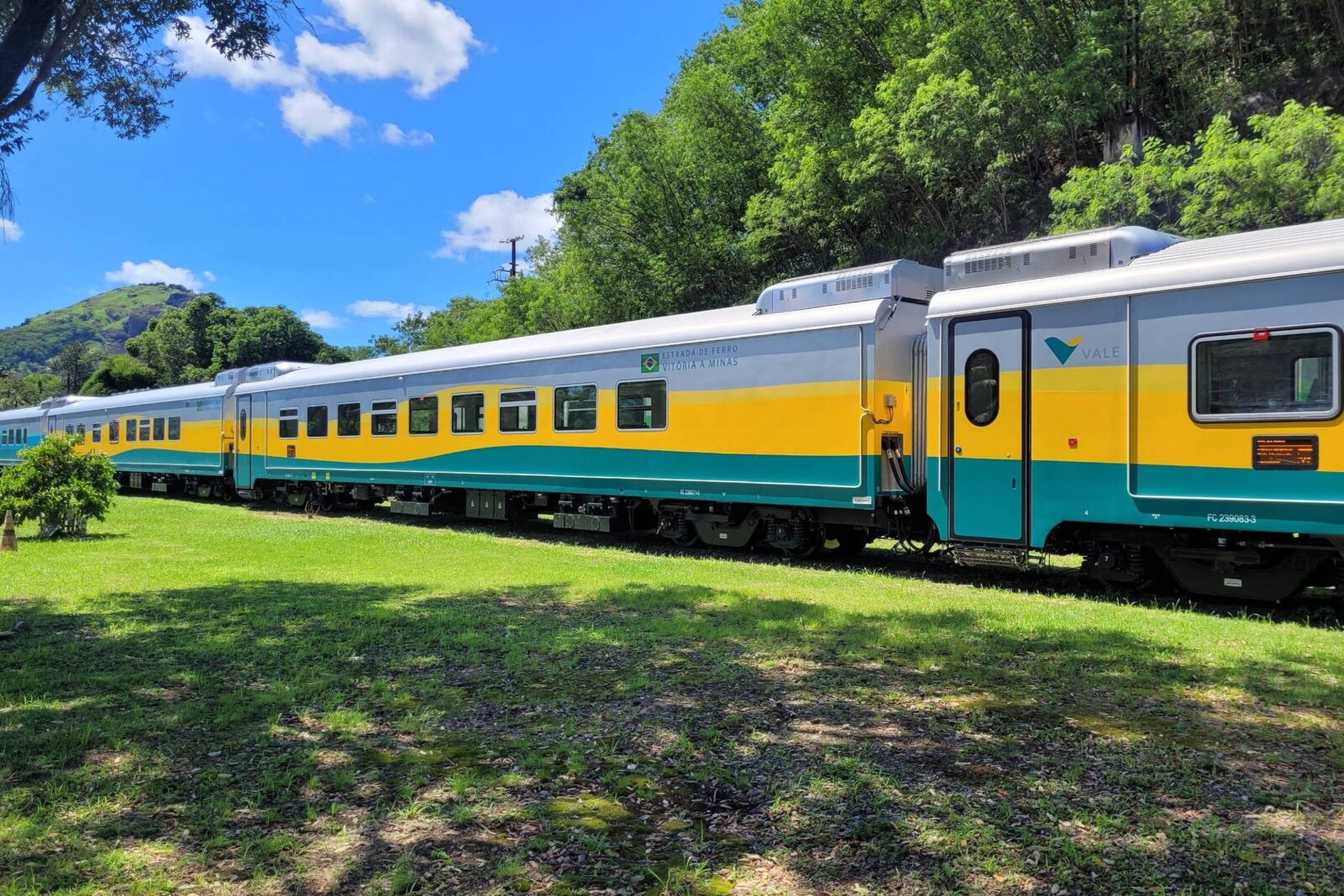 vale-recebe-15-carros-de-passageiros-para-trem-diario-da-estrada-de-ferro-carajas
