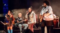 una-descarga-de-musica-y-emociones:-cronica-del-homenaje-a-totem-y-a-ruben-rada-en-el-auditorio-nacional-del-sodre