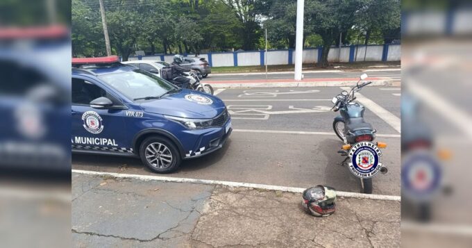 moto-com-91-multas-e-divida-de-r$-20-mil-e-apreendida-pela-gm-em-arapongas