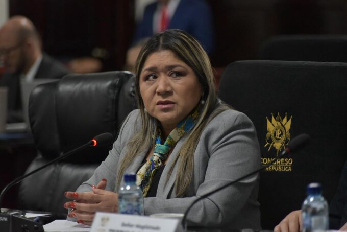 jenny-noemy-alvarado-teni-asume-la-presidencia-de-la-csj,-rompiendo-la-tradicion-de-sus-antecesores