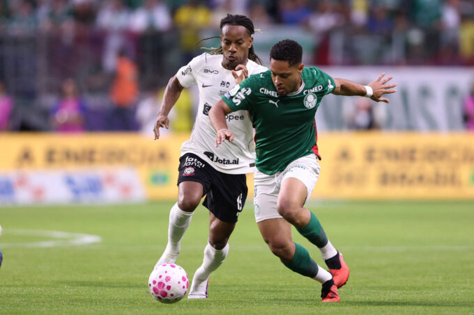 palmeiras-goleia,-afunda-o-corinthians-e-segue-na-cola-do-flamengo