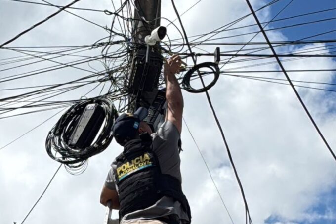 pnc-realiza-operativo-contra-camaras-de-videovigilancias-clandestinas-en-san-pedro-ayampuc