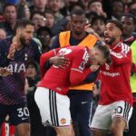 la-sancion-a-la-que-se-expone-rodrigo-bentancur-por-su-roja-ante-manchester-united-y-el-beso-que-le-dio-el-entrenador-de-tottenham,-quien-lo-respaldo