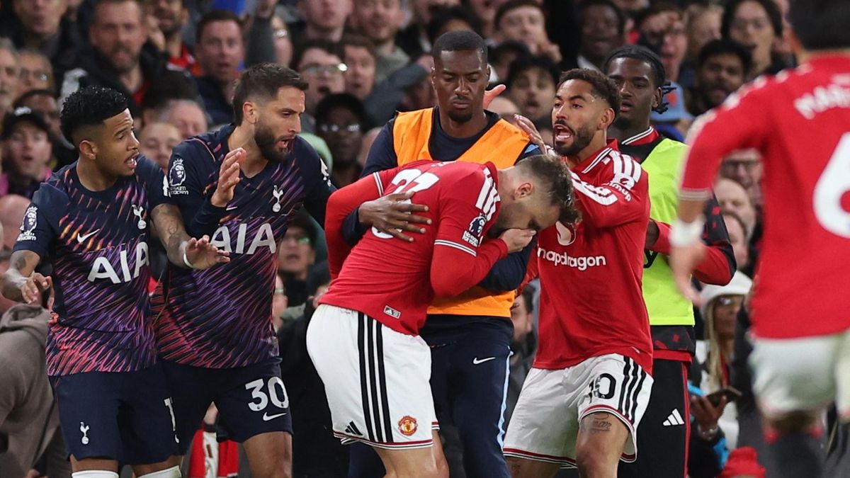 la-sancion-a-la-que-se-expone-rodrigo-bentancur-por-su-roja-ante-manchester-united-y-el-beso-que-le-dio-el-entrenador-de-tottenham,-quien-lo-respaldo