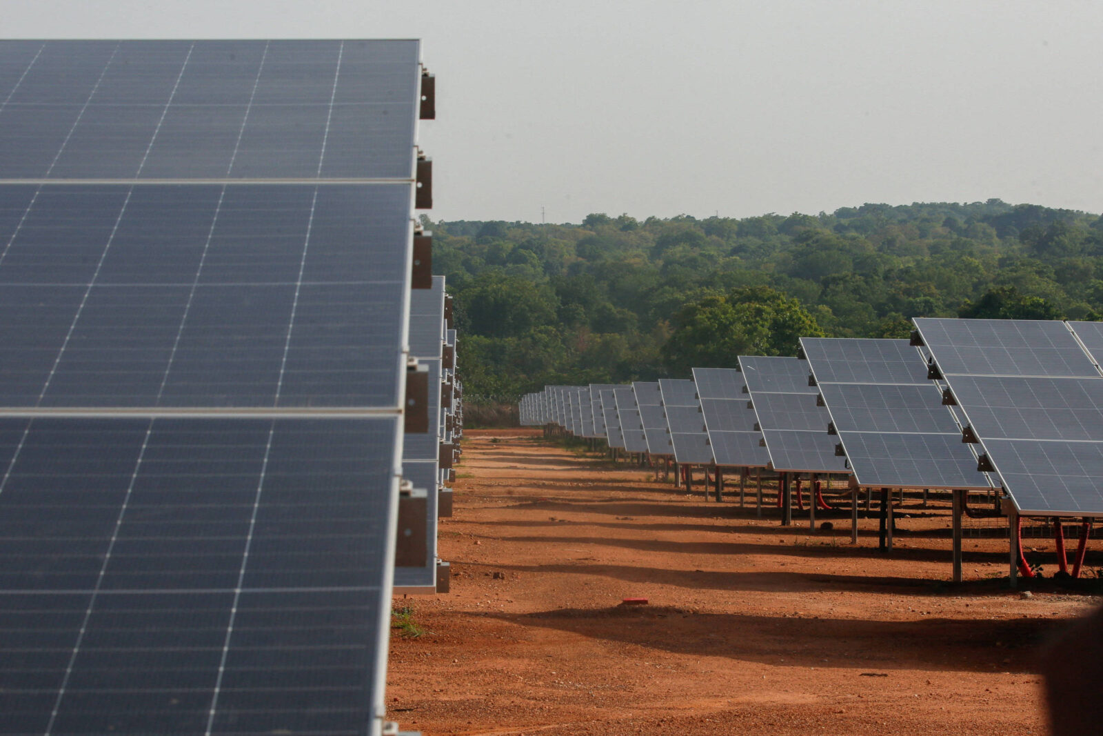 africa-bate-recorde-de-energia-solar,-mas-dados-oficiais-nao-registram-avanco,-diz-relatorio