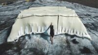 estudiantes-suizos-cubren-un-glaciar-con-lana-de-oveja-para-frenar-el-deshielo