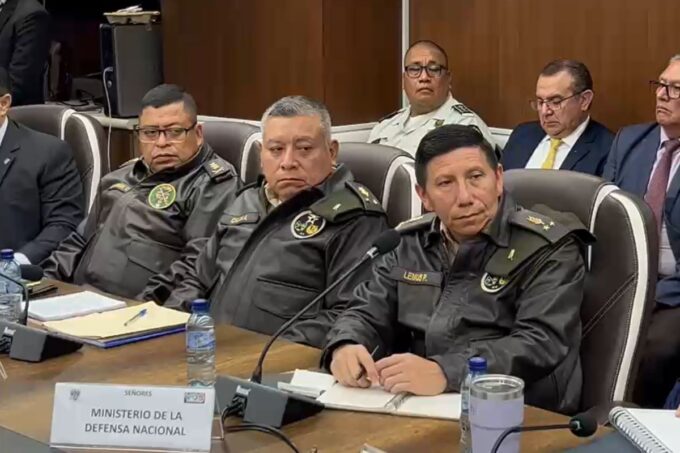 exjefe-del-estado-mayor-fue-separado-del-mando,-pero-ahora-asesora-a-su-sucesor