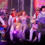 barranquilla-se-tomo-madrid:-el-carnaval-bailo-con-shakira-y-beele-ante-60.000-personas-en-el-cierre-de-su-gira-europea-y-ella-recibio-su-marimonda
