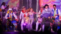 barranquilla-se-tomo-madrid:-el-carnaval-bailo-con-shakira-y-beele-ante-60.000-personas-en-el-cierre-de-su-gira-europea-y-ella-recibio-su-marimonda