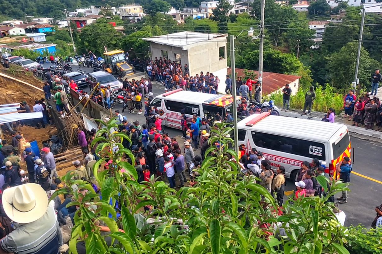 derrumbe-en-solola-deja-a-trabajador-herido-y-otro-soterrado-en-una-construccion