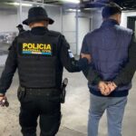 pasajero-de-«taxi-pirata»-es-detenido-con-20-bolsas-de-marihuana-en-zona-7