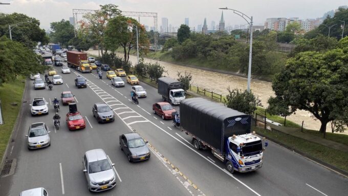 ¡ojo,-conductor!-pico-y-placa-en-medellin-para-el-martes-13-de-octubre-de-2026:-estas-placas-tendran-restriccion