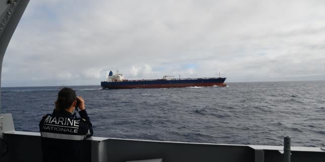 les-images-de-l’arraisonnement-d’un-petrolier-au-sud-de la reunion,-soupconne-par-la-france-d’appartenir-a la flotte-fantome-russe