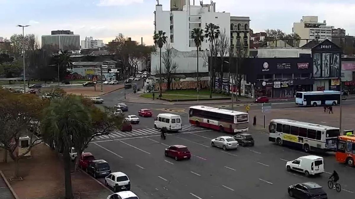 cortes-de-transito-en-montevideo-en-vivo:-calles-afectadas-y-desvios-de-hoy-martes-13-de-octubre