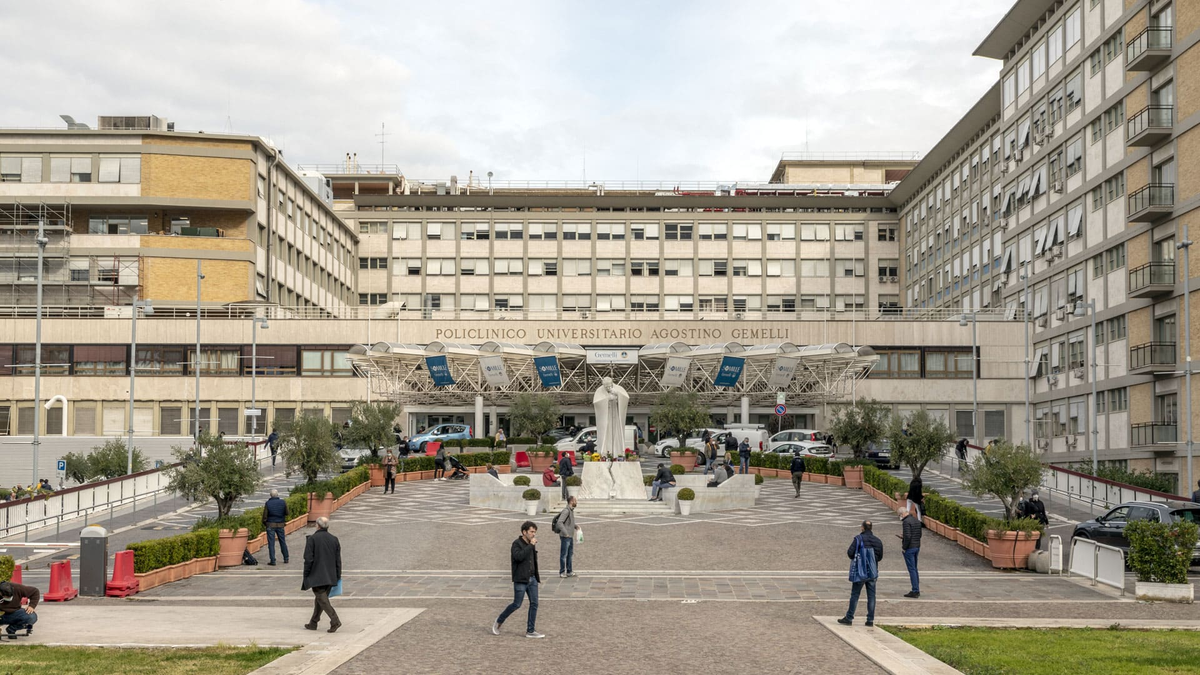 asi-es-gemelli,-el-hospital-de-los-pontifices,-donde-sera-operado-leon-xiv