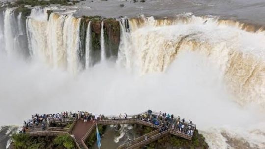 reabren-las-cataratas-del-iguazu-tras-la-crecida-historica-por-el-super-nino