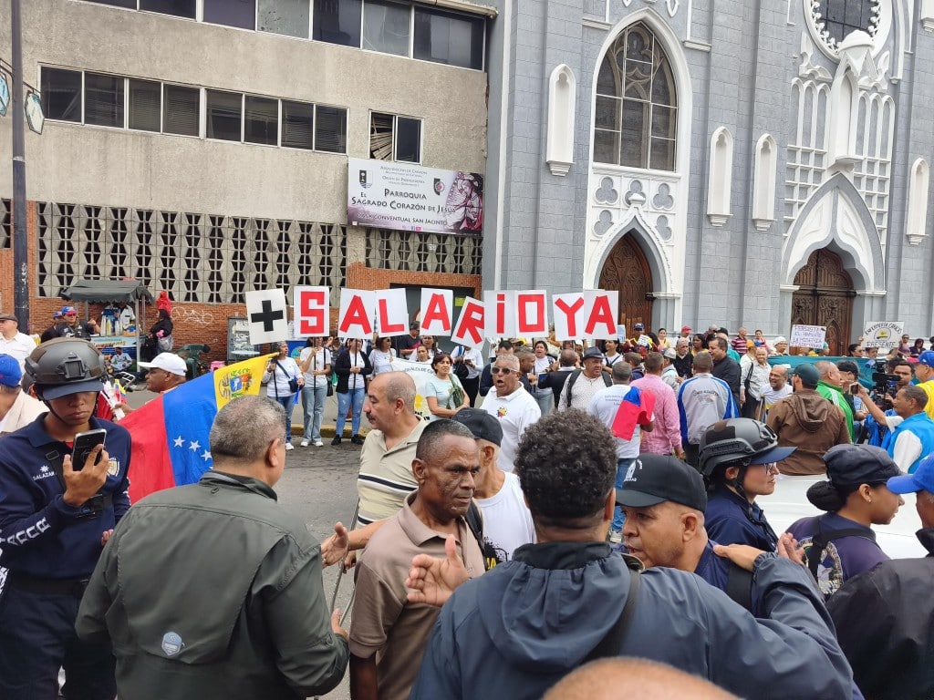 trabajadores-y-gremios-marchan-en-caracas,-pero-barricadas-policiales-les-impiden-llegar-a-miraflores