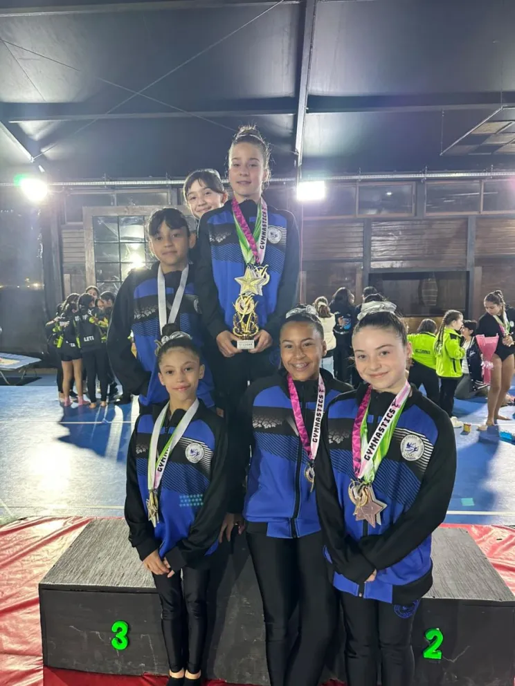 gimnastas-de-la-serena-regresan-con-titulos-desde-malloco
