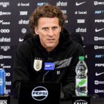 diego-forlan-hablo-en-conferencia:-su-balance-“muy-positivo”-en-su-primera-gira-con-la-seleccion-uruguaya,-su-charla-con-darwin-nunez-y-la-lesion-de-federico-valverde