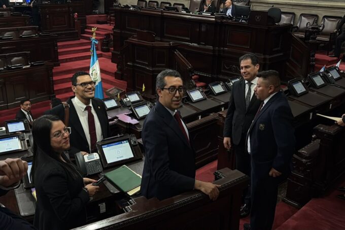 tras-fallido-nombramiento-en-el-banguat,-jonathan-menkos-retoma-brevemente-su-curul-en-el-congreso