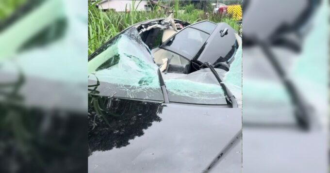 pedra-de-50-quilos-cai-de-caminhao-e-deixa-motorista-em-estado-grave-em-sc