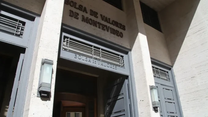 farmashop-recibio-el-aval-del-bcu-y-quedo-a-un-paso-de-cotizar-acciones-en-bolsa