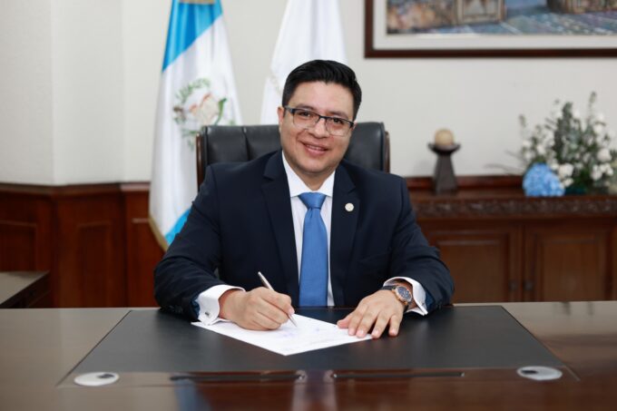 contralor-general-elfego-castanon-toma-posesion-de-cara-al-proceso-electoral-2027