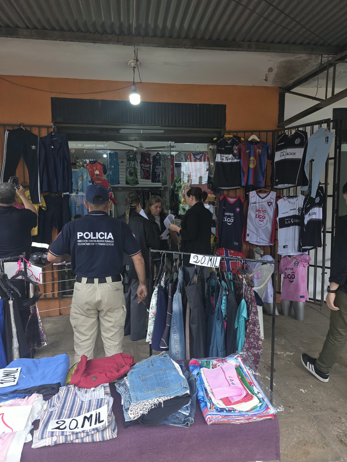 incautan-prendas-de-marcas-lechuche-falsificadas