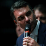 favoritismo-amplia-cobranca-por-propostas-e-flavio-bolsonaro-se-esquiva
