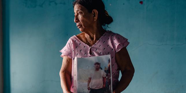 en-equateur,-les-pecheurs,-victimes-collaterales-des-bombes-americaines :-« cette-barque,-c’etait-l’heritage-de-mon-pere,-notre-gagne-pain.-qu’est-ce-que-je-vais-faire-maintenant ? »