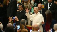 el-papa-leon-xiv-paso-una-“noche-tranquila”-tras-ser-operado-de-cancer-de-pulmon:-que-se-sabe-de-su-salud-y-que-pasara-con-su-visita-a-uruguay