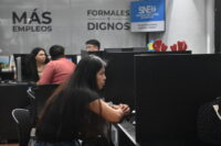 inteligencia-artificial-en-guatemala:-42%-de-los-jovenes-teme-que-elimine-mas-empleos-de-los-que-crea
