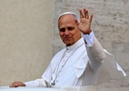 pos-operatorio-evolui-bem-e-papa-leao-14-volta-a-caminhar,-diz-vaticano
