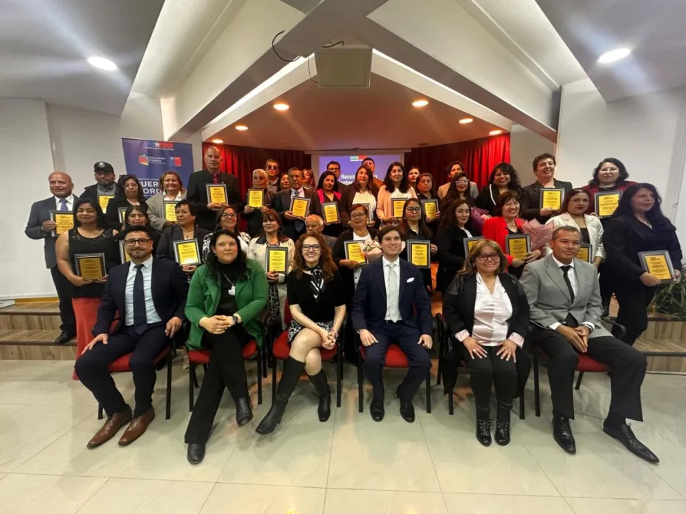 reconocen-a-48-asistentes-de-la-educacion-por-su-trayectoria-y-aporte-a-las-comunidades-educativas