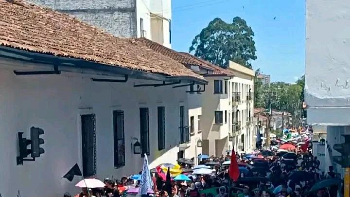 indigenas,-docentes-y-sindicatos-marchan-en-el-cauca-para-exigir-dialogo-directo-con-el-gobierno-nacional