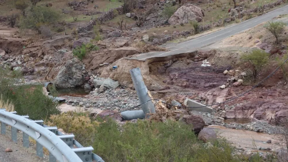 vecinos-de-combarbala-exigen-obras-definitivas-tras-quedar-aislados-por-temporal