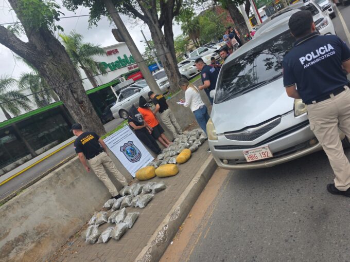 ¡interceptan-makona-vip-y-asestan-golpe-de-290-palos-a-narcos!