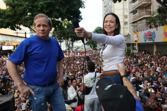 maria-corina-machado-encabeza-preferencias-electorales-en-venezuela,-segun-bloomberg