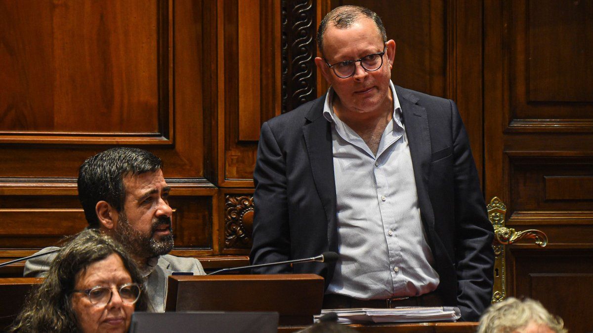 cabildo-abierto-se-retiro-de-sala-y-permitio-que-el-frente-amplio-tuviera-quorum-para-aprobar-mocion-sobre-el-caso-cardama